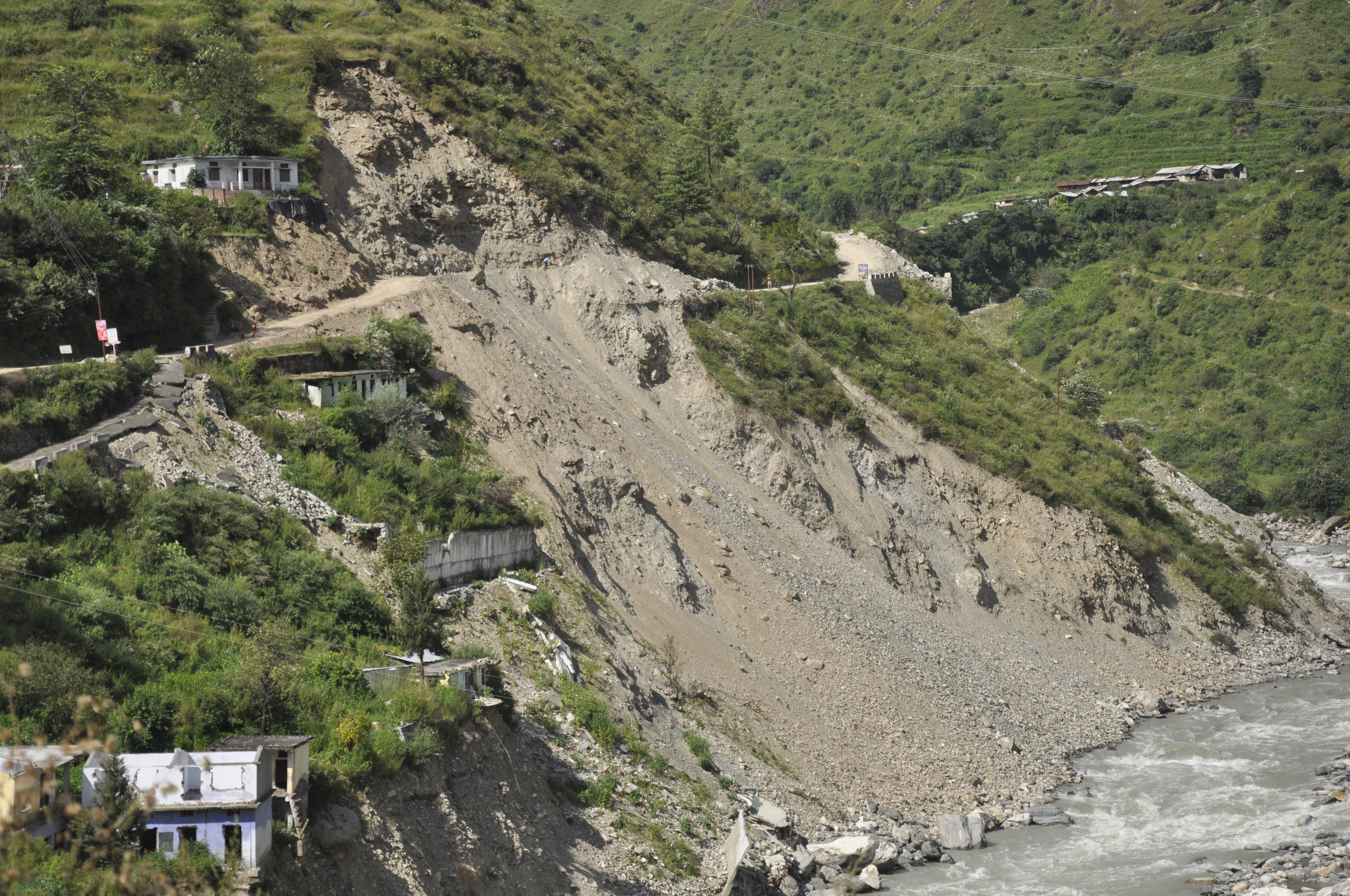 Landslide occurred in Bhatwari